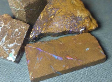 267 ct - 4 Australische Boulderopaal - Ruw- 53.4 g