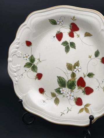 Mikasa - Bord - MK473 Wild Strawberry Series Embossed