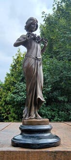 Sculpture, de nympf of the woods - 35 cm - marbre en bronze