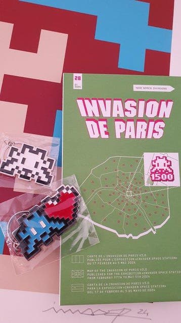 Invader (1969) - CAMO M-3C-M1 + 2 sleutelhangers + 1