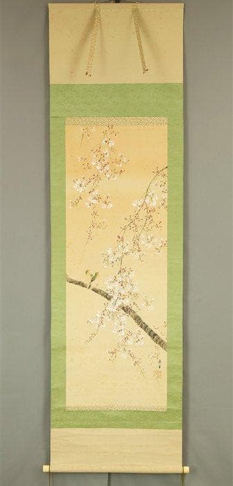 Cherry Blossoms and Two Japanese White-eyes with Box - with, Antiek en Kunst, Antiek | Overige Antiek