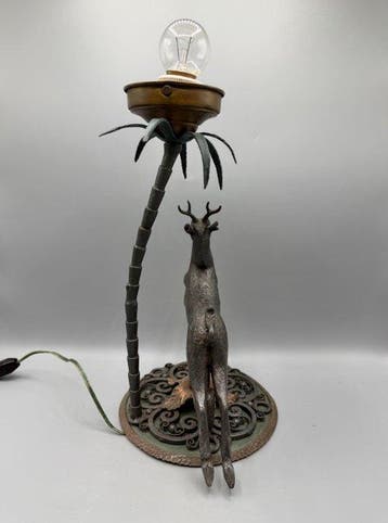 Lampe de table - Cerf - Fonte - À la manière dEdgar Brandt