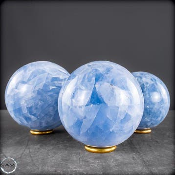 Blauwe calciet-bolletjesset – Drie harmonieuze