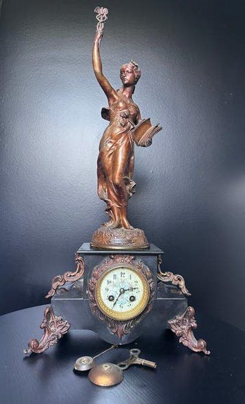 Figurale pendule - Zinklegering, Marmer - 1850-1900