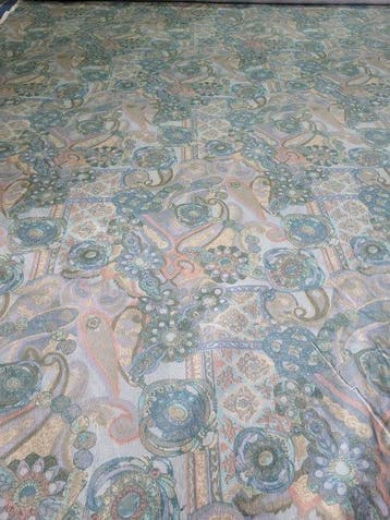 Magnifique tissu jacquard avec motif Paisley, fabriqué en