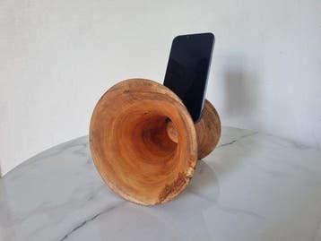 Bloksnijwerk, **NO Reserve Price** Wooden Phone Amplifier -