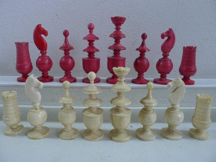 Jeu déchecs en os type Regence café de Paris en coffret, Antiek en Kunst, Curiosa en Brocante