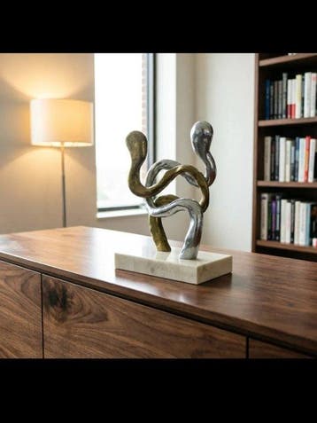 David Marshall (1942) - sculptuur, Men Entangled - 26 cm -