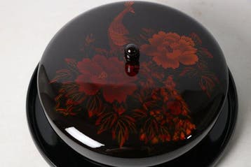 Bol à confiseries laqué Yakumo-Nuri avec motif paon et
