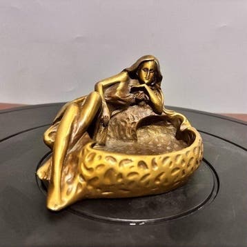 Beeld, Feminine-style ashtray - 8 cm - Messing