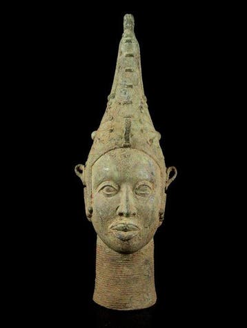 Tête en bronze dune reine-mère. - Yoruba - Nigeria