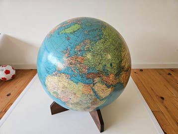 Terrestrial table globe - 1950-1960