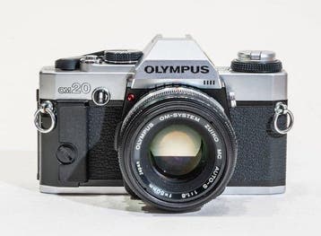 Olympus OM-20 + 1,8/50mm + 3,5/135mm | Appareil photo, Audio, Tv en Foto, Nieuw