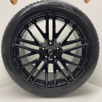 Porsche Cayenne E3 II 22 Turbo V Uni zwart met  winterbanden, Ophalen, Gebruikt, Banden en Velgen, Overige maten