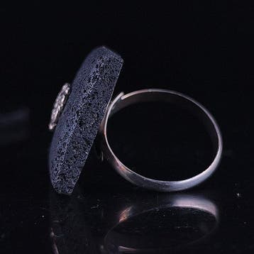Zilver - Ring met amulet - vulkanische lava