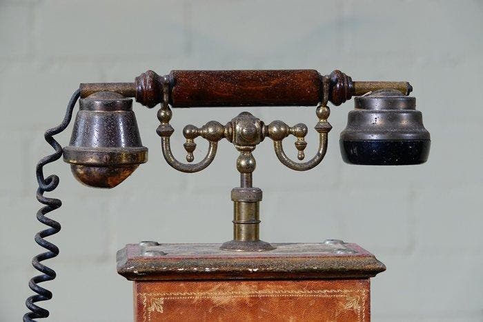 Analoge telefoon - Metaal, Koper, Antiek en Kunst, Kunst | Designobjecten