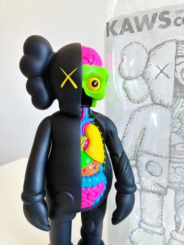 Kaws (1974) - Kaws companion flayed balck medicom toy 2016