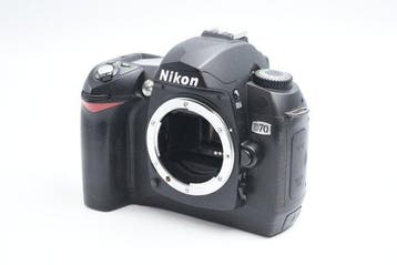 Nikon D70 [6,446 Shots] + AF-S DX NIKKOR 3.5-4.5/18-70mm G, Nieuw