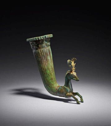 Oud-Grieks Thraciërse bronzen rhyton met hinde-protome,