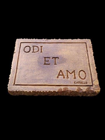 sculptuur, Bassorilievo Odi Et Amo - Catullo - 18 cm -