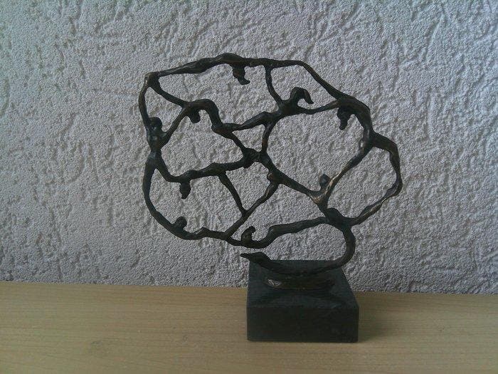 Kunstpakket - Beeldje - IN BEWEGING - Verguld brons, Antiquités & Art, Curiosités & Brocante