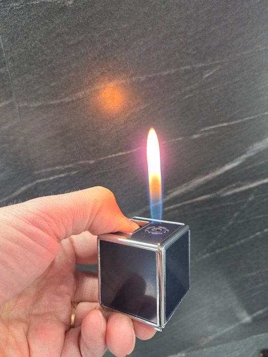 Hadson - Zonder minimumprijs - Aansteker - Plastic, Staal, Verzamelen, Rookartikelen, Aanstekers en Luciferdoosjes