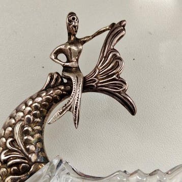 Decoratief ornament (3) - Ovale kristallen bakjes, met