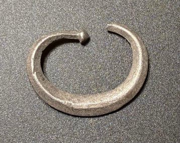 Viking periode Zilver Mooi gestileerde maanhanger.