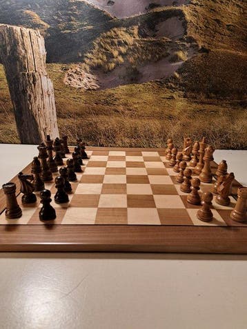 Jeu déchecs - Verzwaard houten Schaakspel ( king 9.5 cm.) +