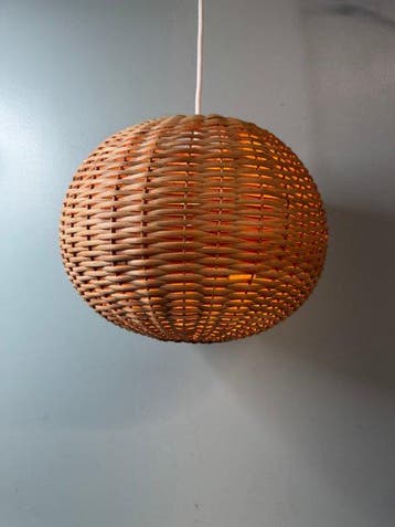 Plafondlamp - Hanglamp van gevlochten rotan Pietriet. -