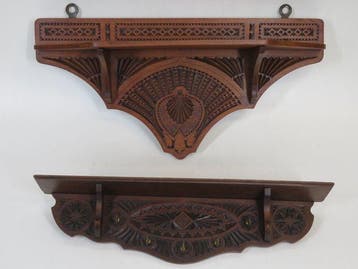Decoratief ornament - Wandregaal met stilistische duif &, Antiek en Kunst