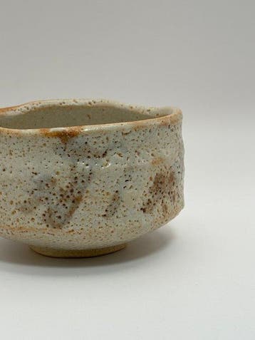 Keizan-gama - Chawan - Keramiek - wit-grijze Shino-chawan