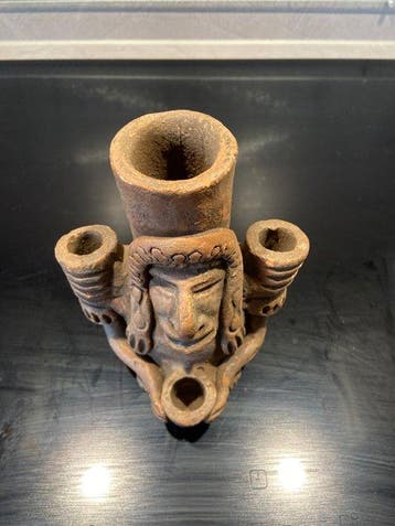 Beeldje - Figurka rytualna z trzema otworami - Terracotta