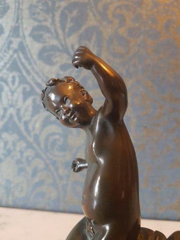 Beeldje - Dansende Putto - Brons