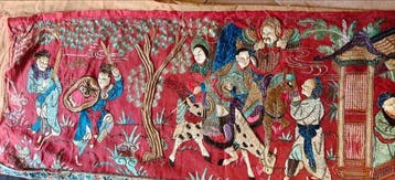 Géante broderie chinoise en soie, fin de la dynastie Qing ou