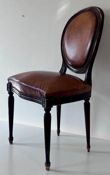 Chaise - Noyer - Louis XVI, cuir, 1920-40