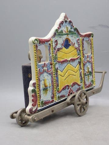 Figure - Music box as a Dutch street organ - Céramique