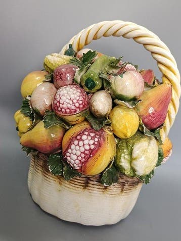 Großer italienischer Keramik Obstkorb – Kunstvolles Majolika, Antiek en Kunst