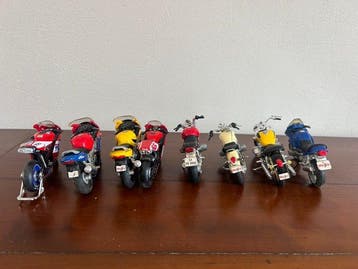 Maisto 1:18 - Moto miniature (8) - 8 Motos - BMW, Honda,, Nieuw