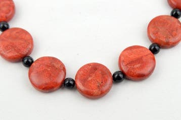 Corail - Corail rouge et onyx noir 76 g - Collier