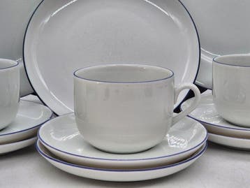 Atelier – Kaffee-Service – Porzellan mit blauem Rand -