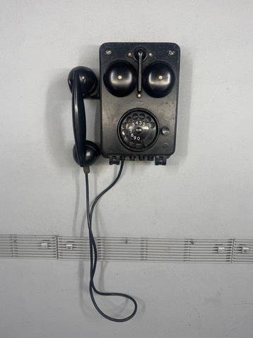 Ericsson - Analoge telefoon - Bakeliet, Metaal - Bakelieten, Antiquités & Art