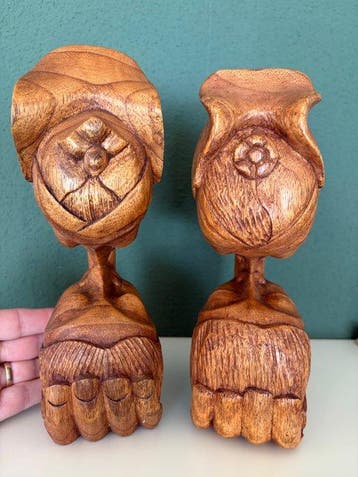 Set van 2 handgesneden houten beelden – moeder met kind -