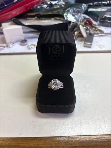 Zonder minimumprijs - Ring - 18 karaat Witgoud - 5.70ct. tw., Nieuw