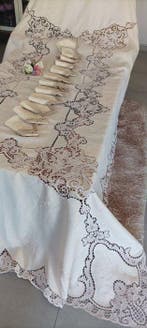 Prachtige handdoek met fijn Burano-kant en handgeborduurde, Antiek en Kunst