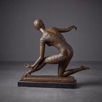 Beeld, Naar: Demetre Chiparus. “Starfish Dancer” 41 cm /, Antiquités & Art