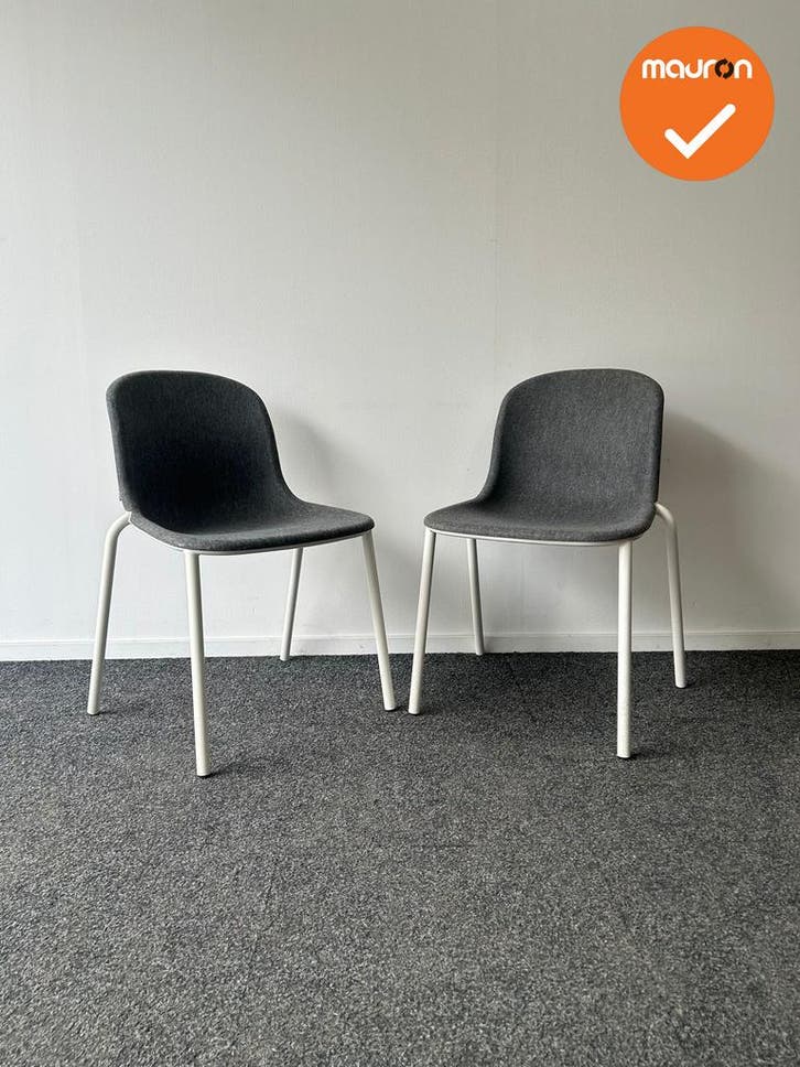 DeVorm vergaderstoel grijs met wit onderstel - per set van 2, Articles professionnels, Aménagement de Bureau & Magasin | Mobilier de bureau & Aménagement