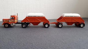 Neo Scale Models 1:64 - Model vrachtwagen (2) - Peterbilt et, Nieuw