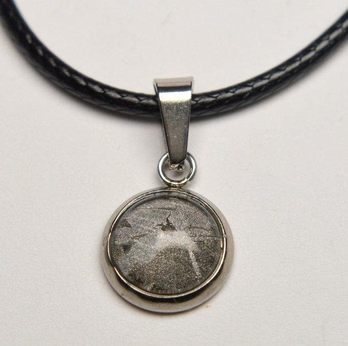 Aletai meteoor, China - Ketting met hanger, Collections, Minéraux & Fossiles