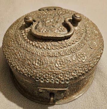Betel box with original containers - Koper - India - Begin